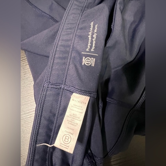 Athleta navy capri leggings yoga pants sz MT Women’s - Picture 6 of 7